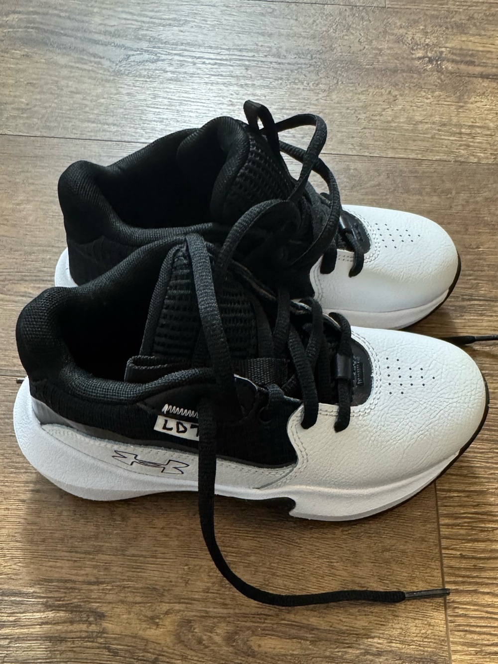 Little Boys Under Armour Basketball Shoes Youth Sneakers Black White Size 12.5K - Picture 2 of 6